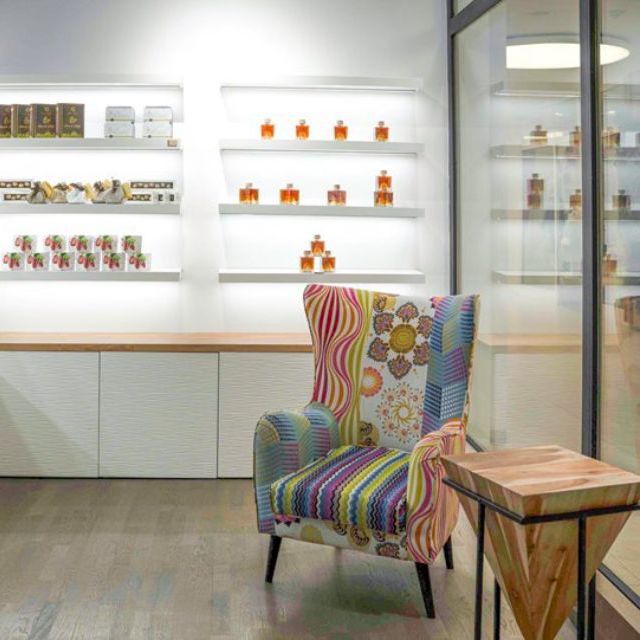 cz-steiner-640x640 chair and table in shop