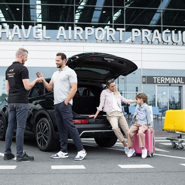 leaving car in prague airport